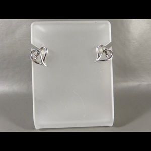 14Kt White Gold Heart Earrings W/Diamond